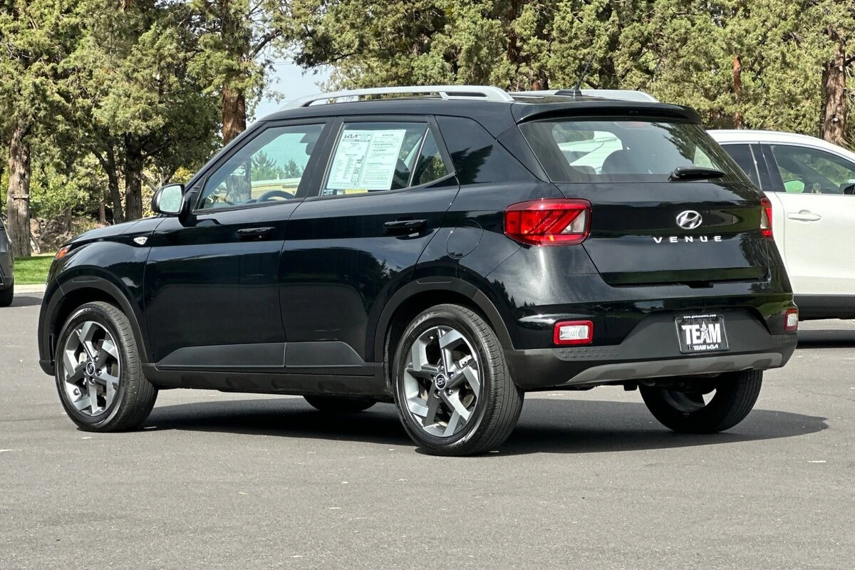 2025 Hyundai Venue SEL - Photo 6