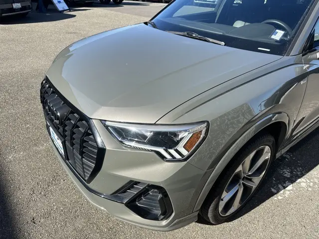 2021 Audi Q3 S line Premium Plus 45 TFSI photo 3