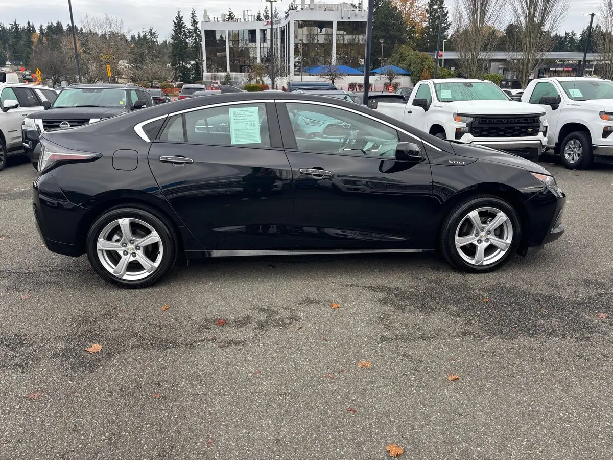 2018 Chevrolet Volt LT photo 4