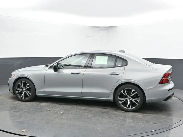 2025 Volvo - image 6