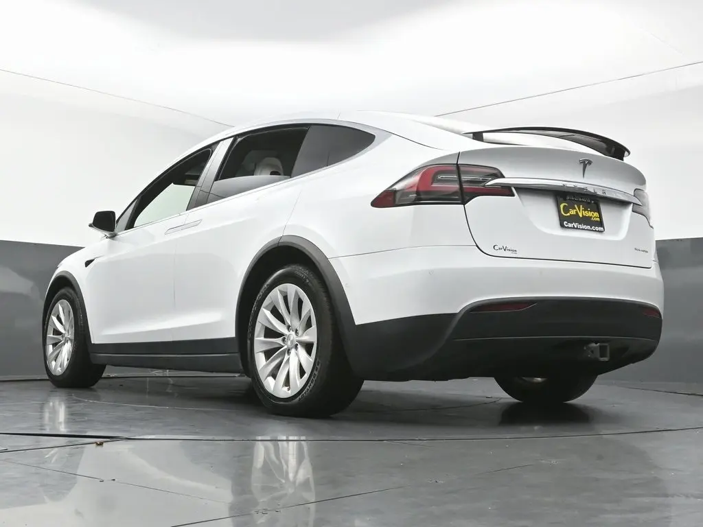 2019 Tesla Model X Long Range photo 11