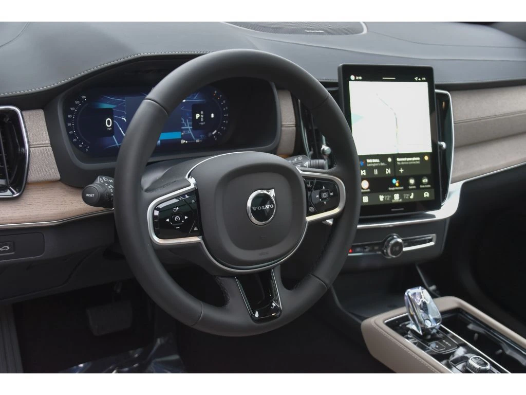 2026 Volvo - image 11