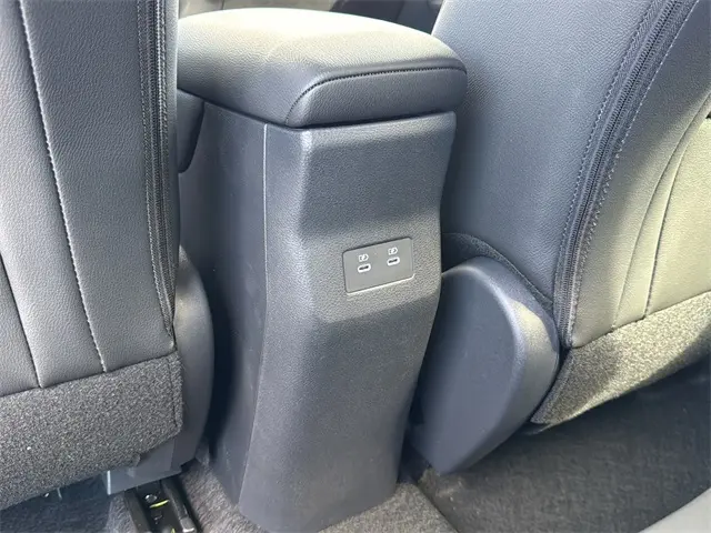 2026 Nissan Kicks SR photo 11