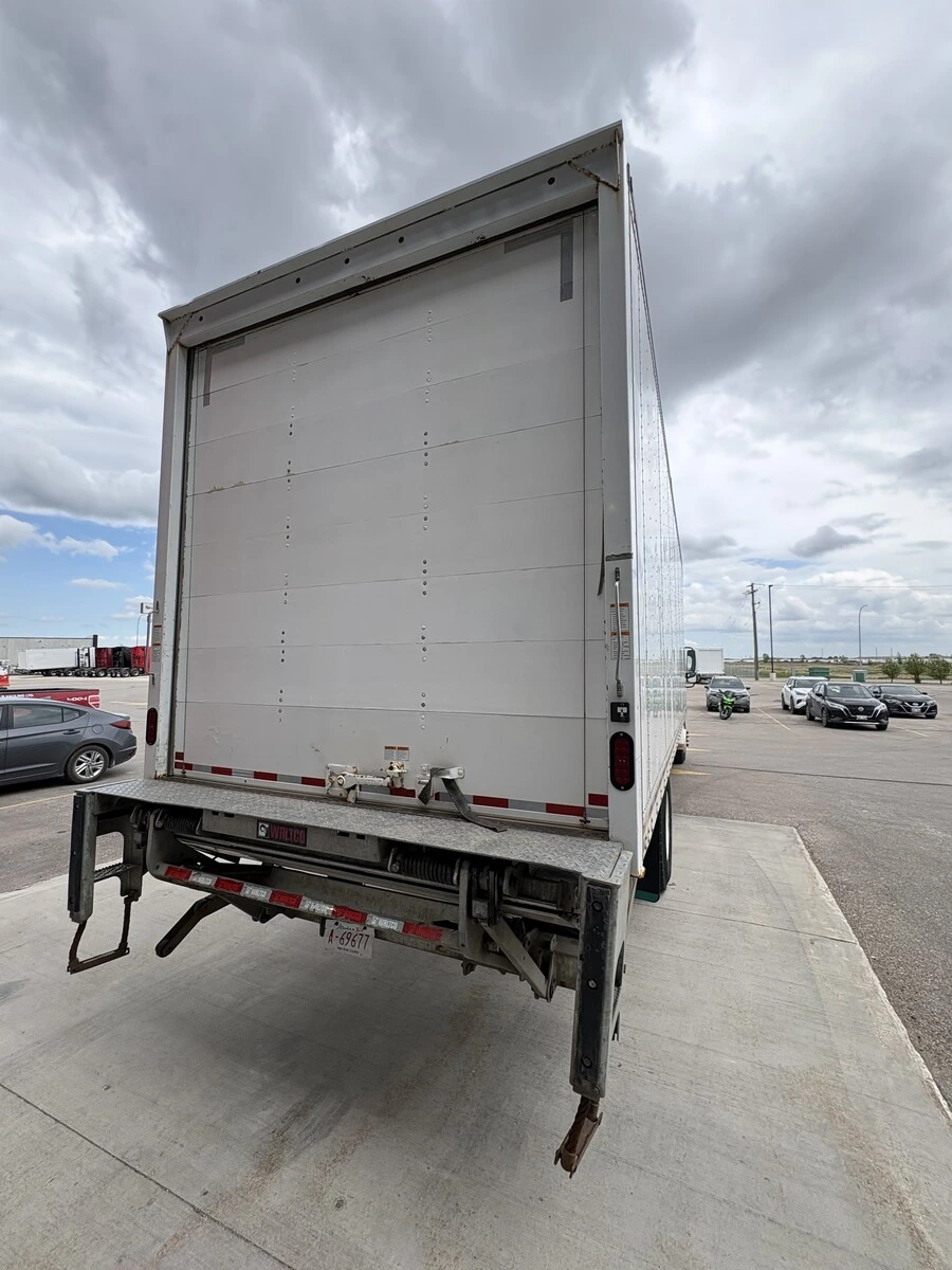 2022 Freightliner M2 106 — photo 6