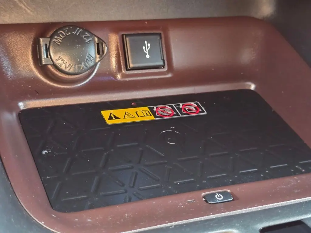 2022 Toyota RAV4 Limited photo 8