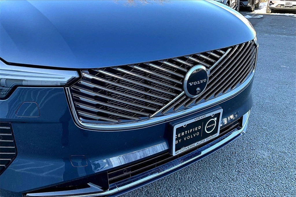 2026 Volvo - image 34