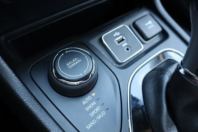 2019 Jeep Cherokee Limited photo 24