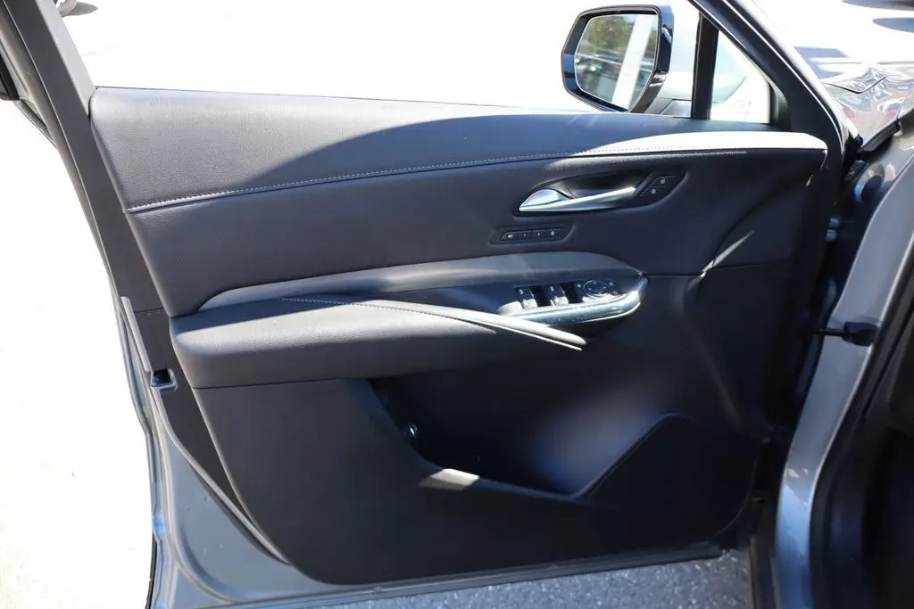 2024 Cadillac XT4 Premium Luxury photo 4