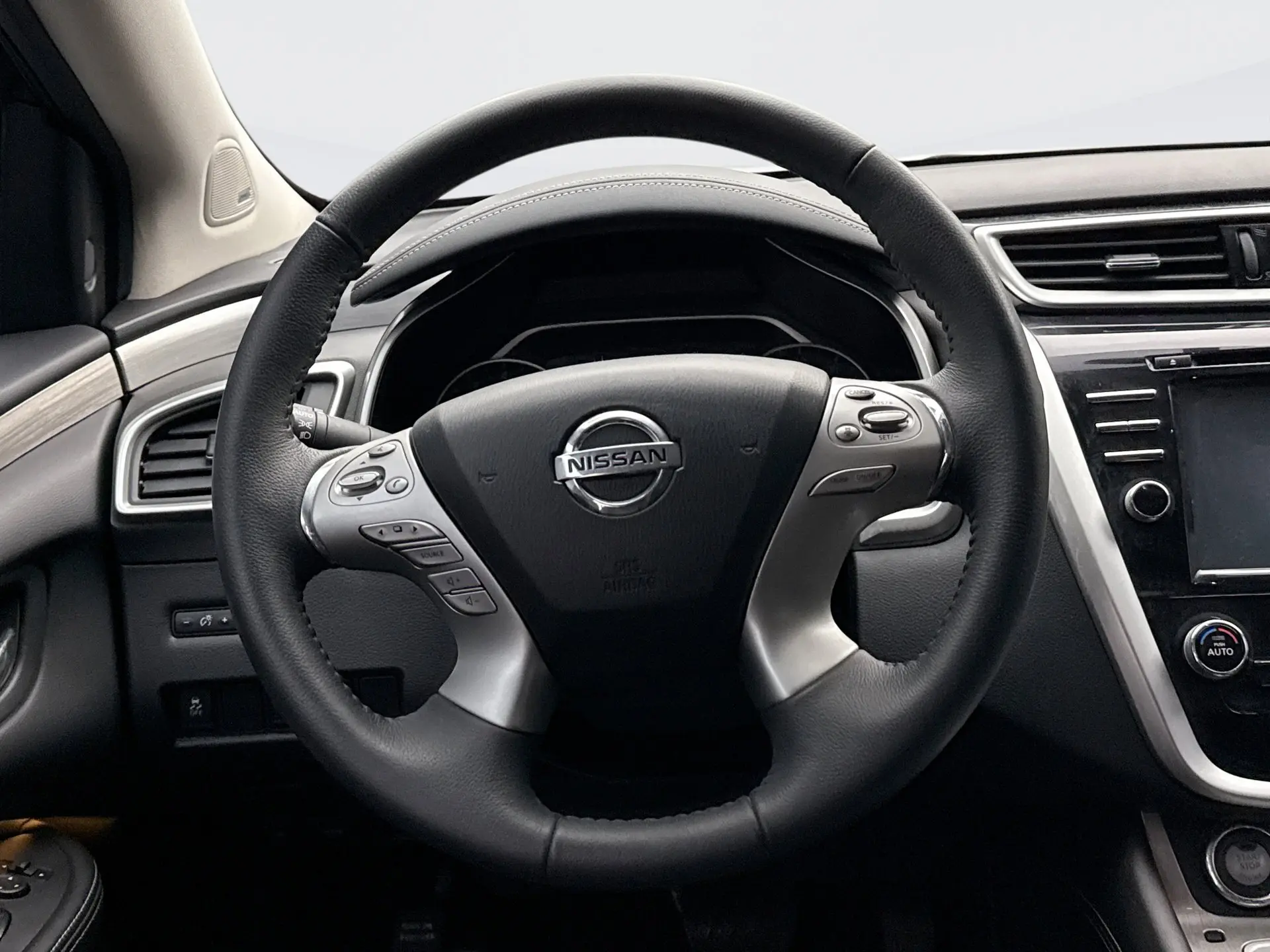 2015 Nissan Murano SL photo 12