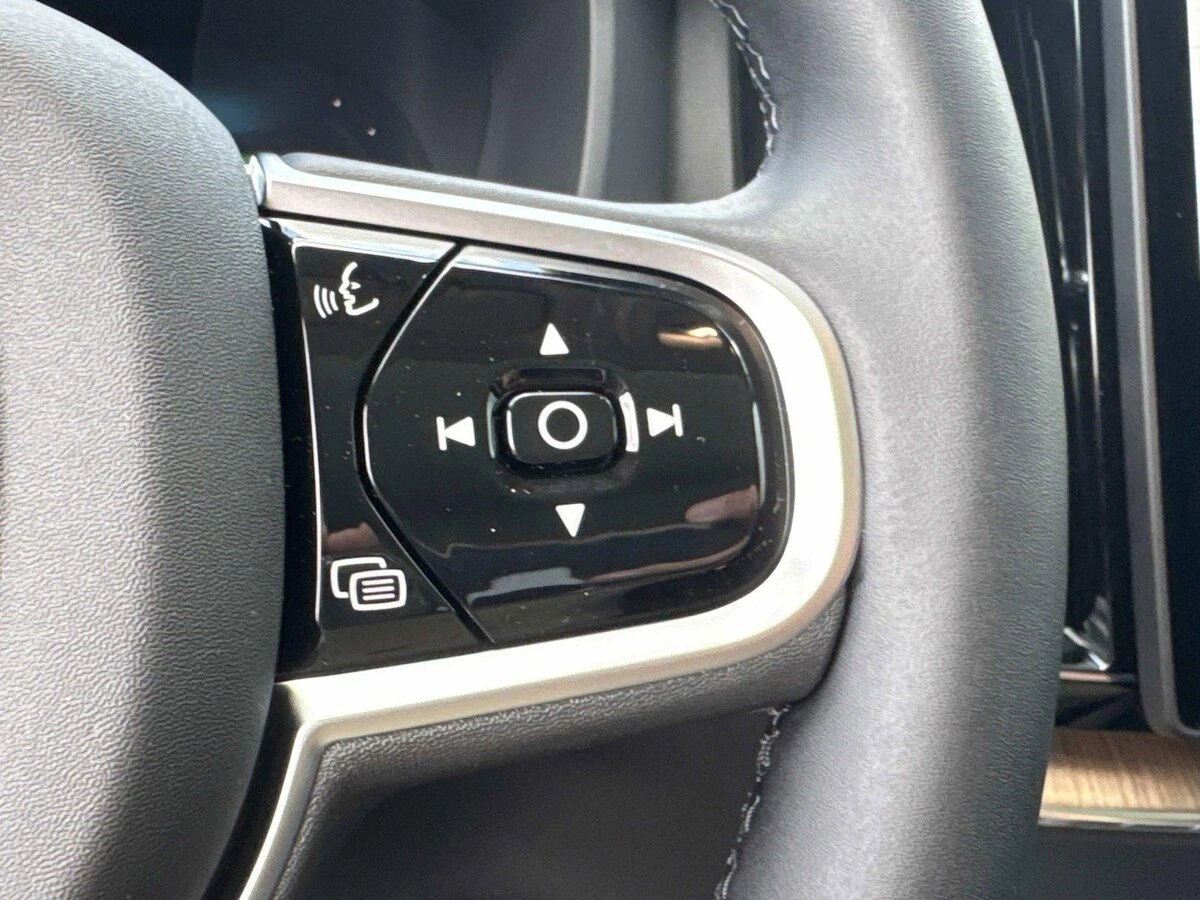 2026 Volvo - image 31