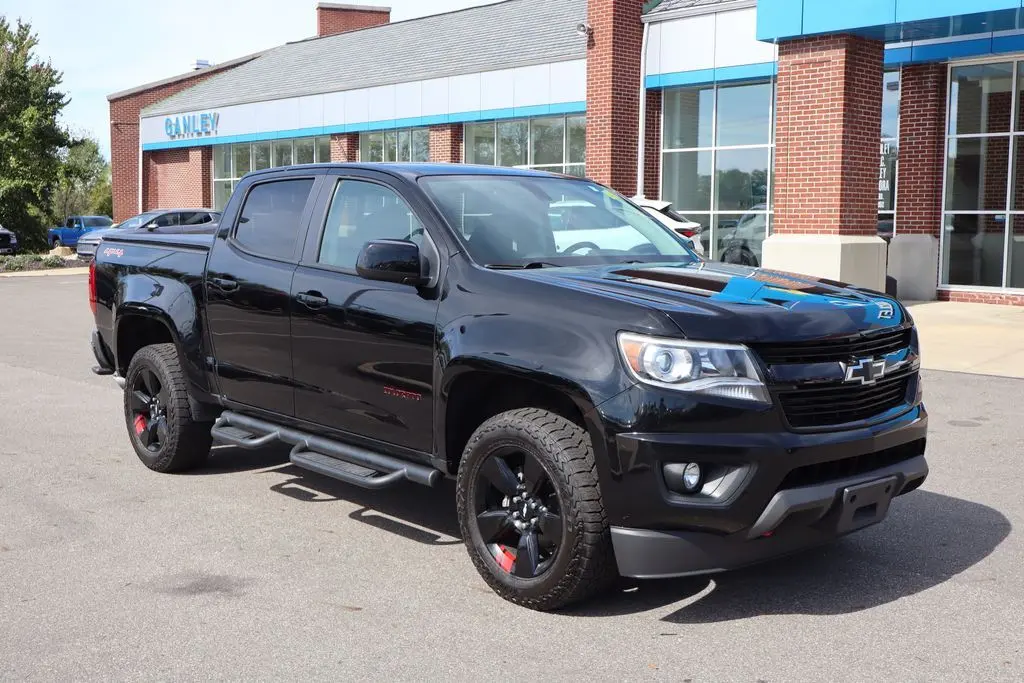 2019 Chevrolet Colorado LT photo 2