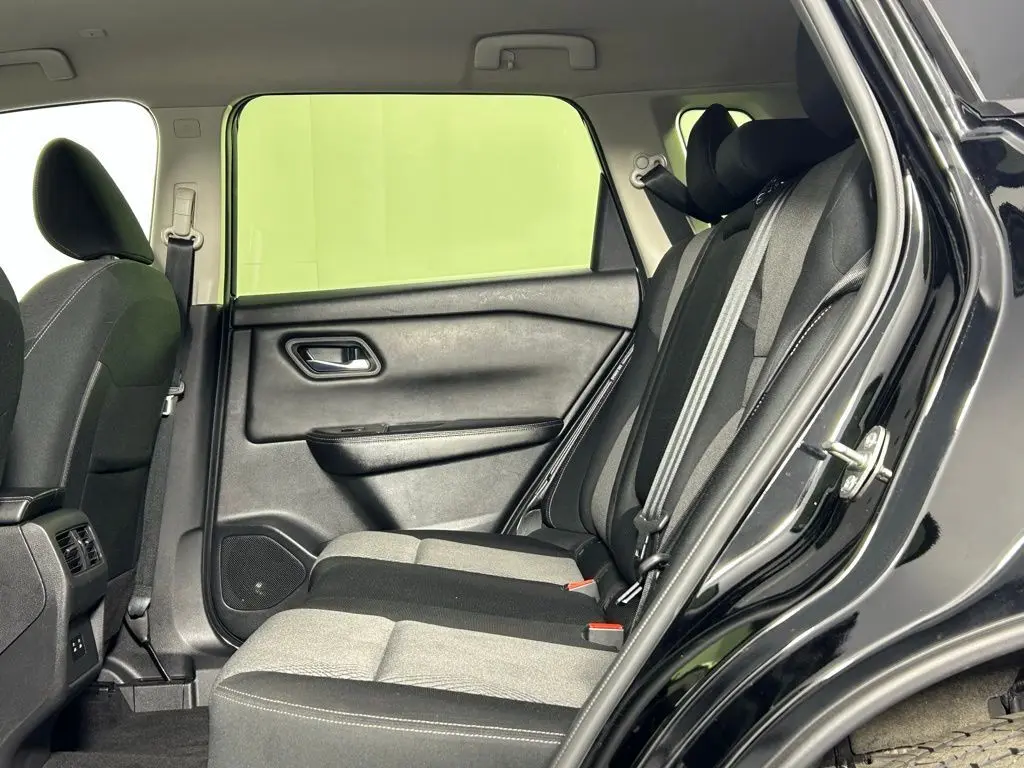 2024 Nissan Rogue SV photo 16