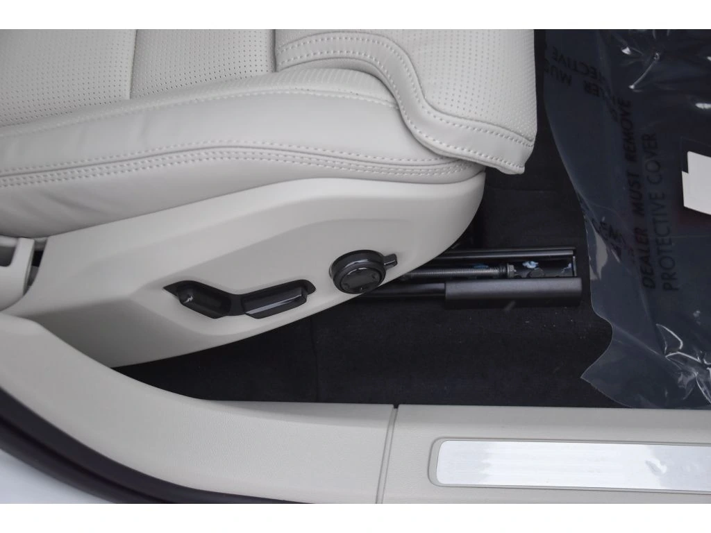 2026 Volvo - image 27