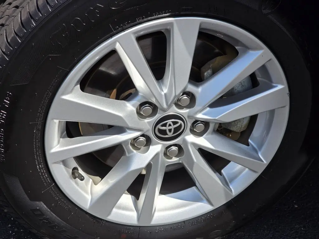 2025 Toyota Camry LE photo 7