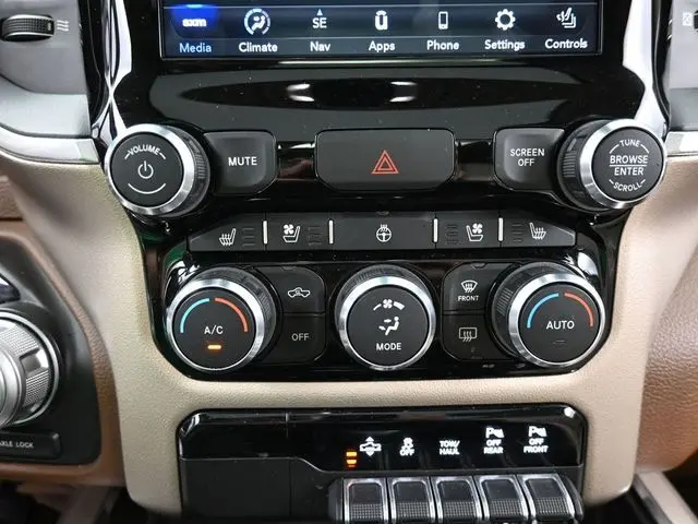 2019 Ram 1500 Laramie photo 25