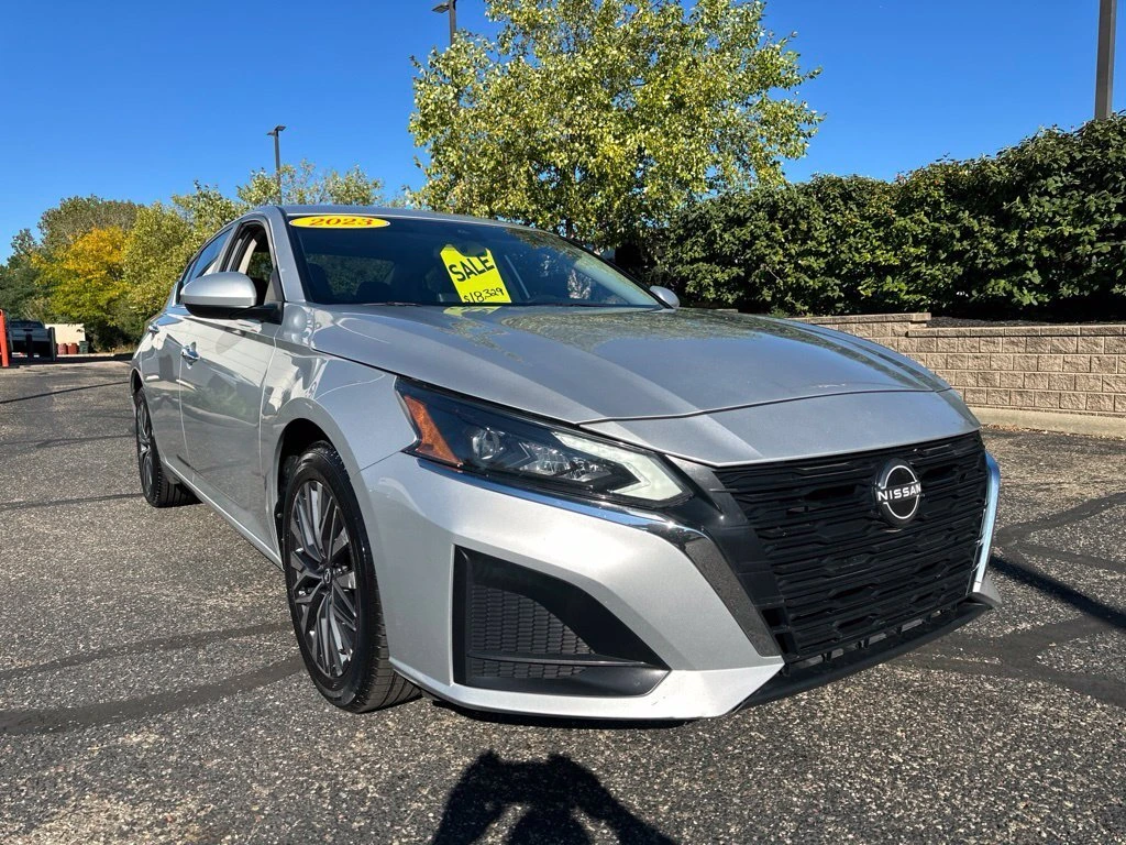 2023 Nissan Altima SV - Photo 18