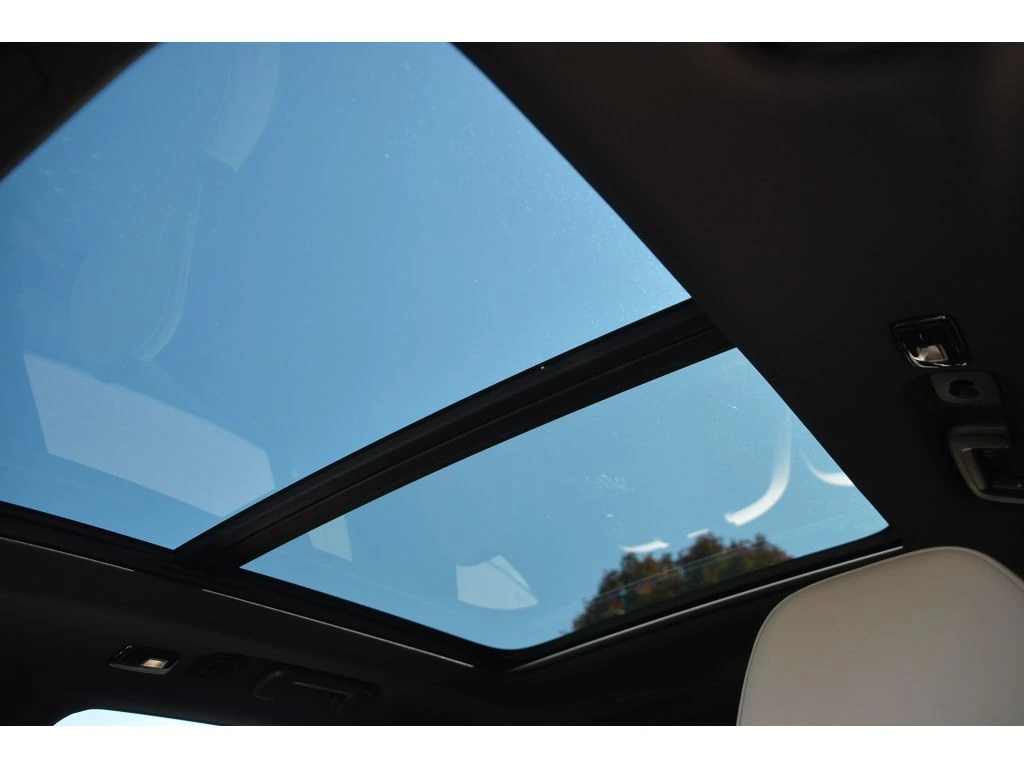 2026 Volvo - image 13