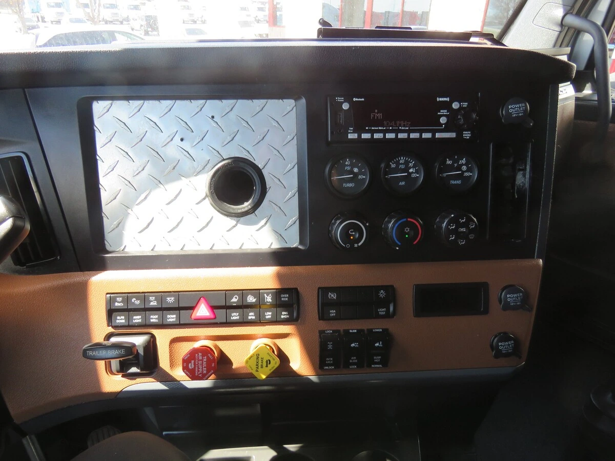 2022 Freightliner Cascadia - image 21