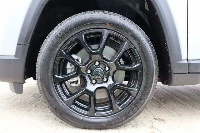 2025 Jeep Compass Latitude photo 23