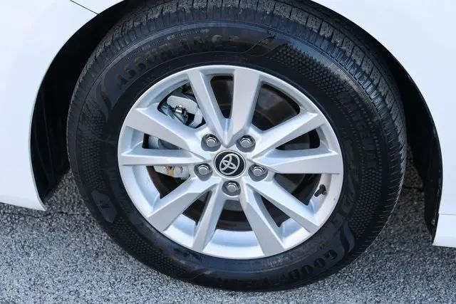 2025 Toyota Camry LE photo 2