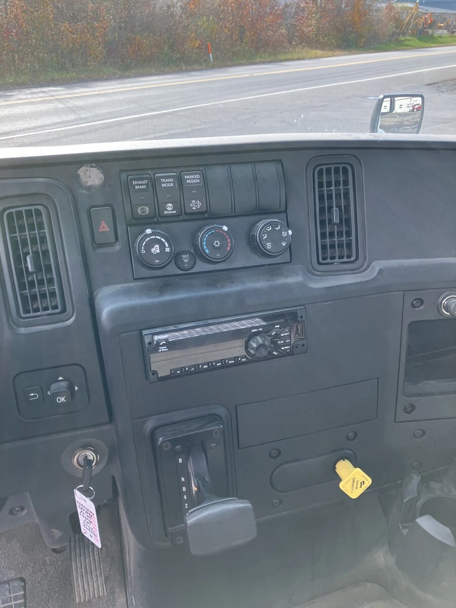 2019 International MV - image 5