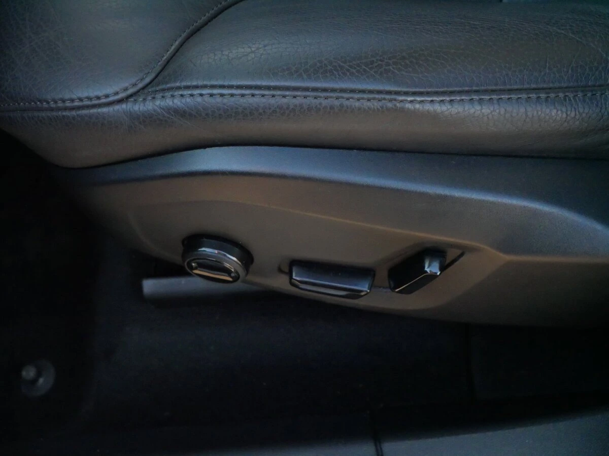 2025 Volvo - image 20