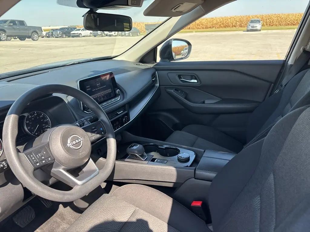 2024 Nissan Rogue SV photo 6