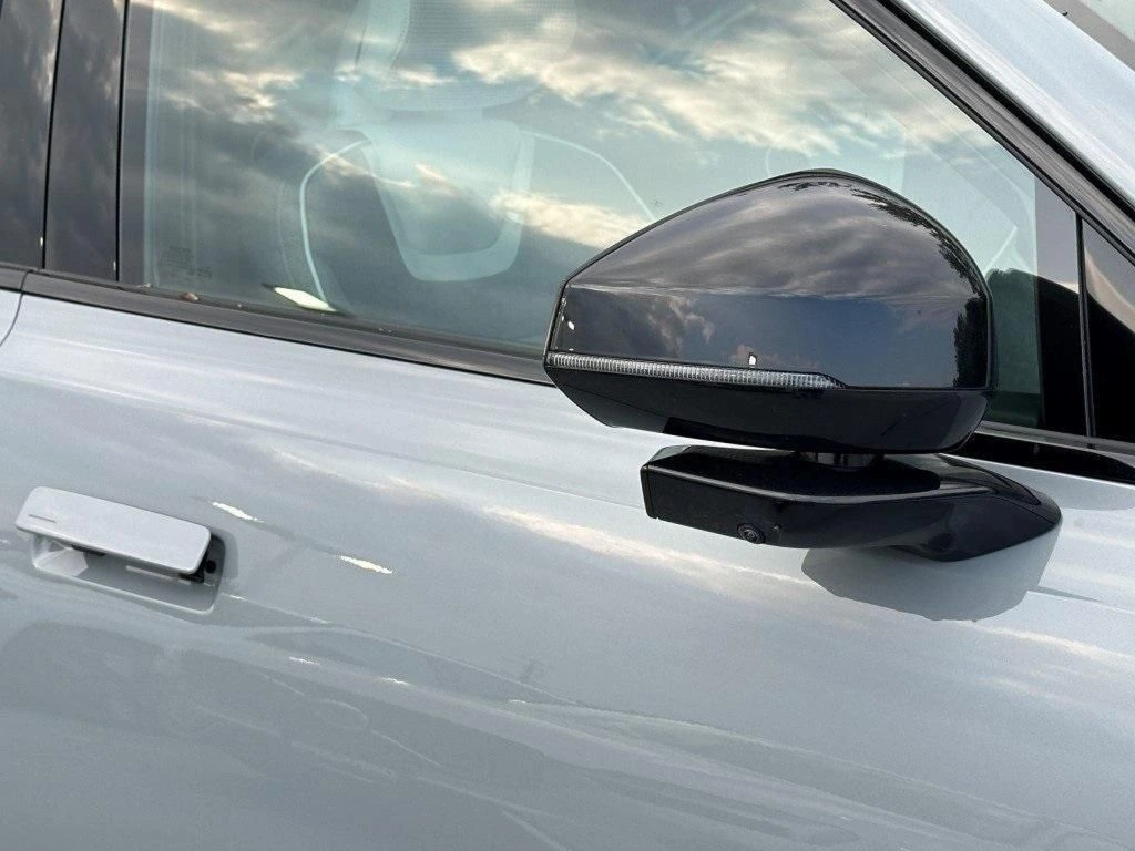 2025 Volvo - image 10