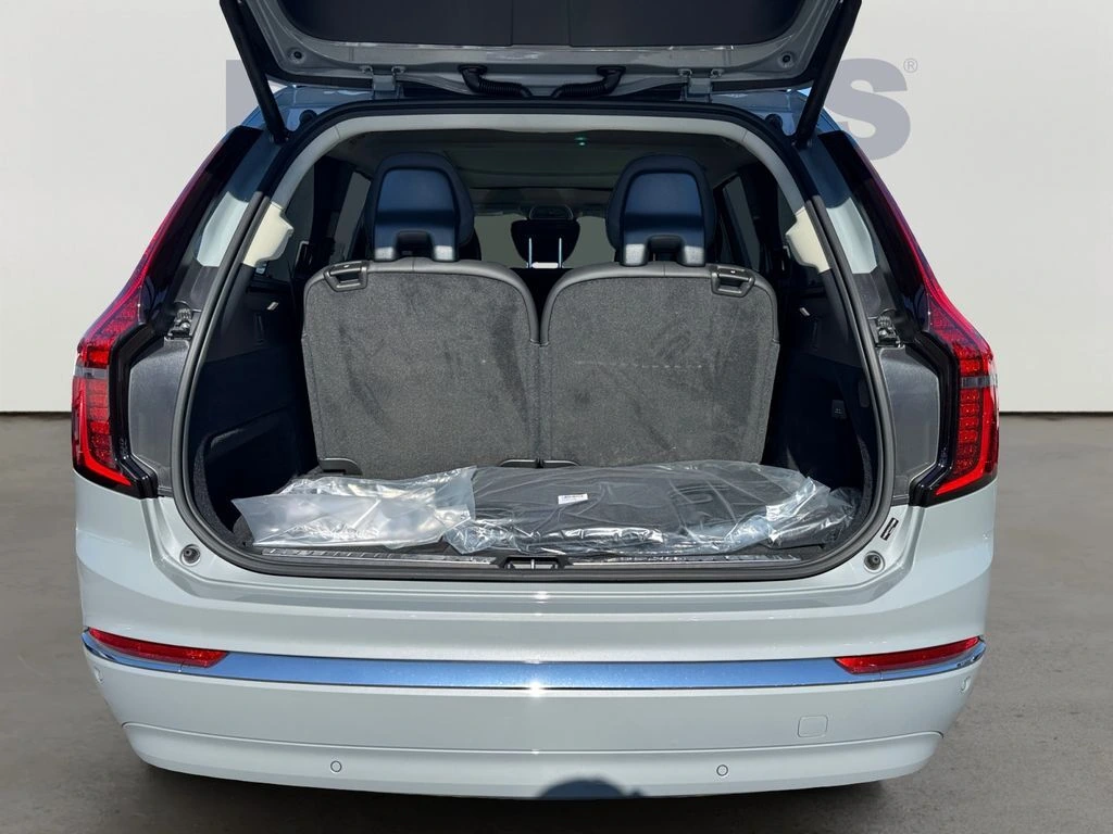 2026 Volvo - image 9