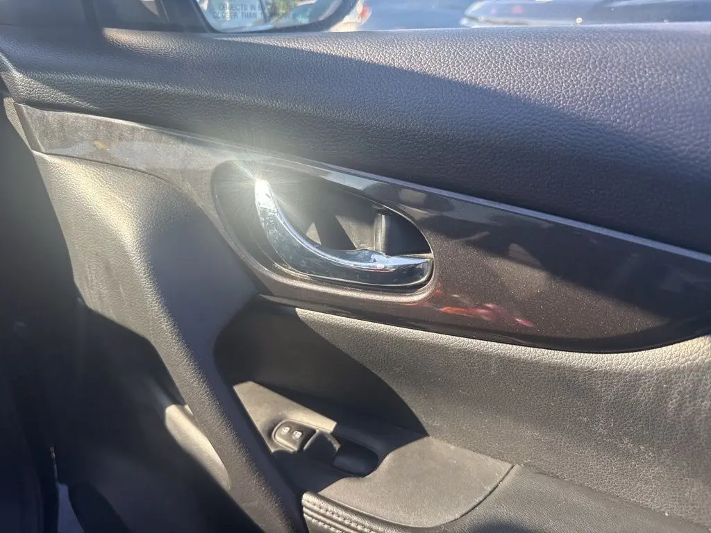 2020 Nissan Rogue SV photo 12
