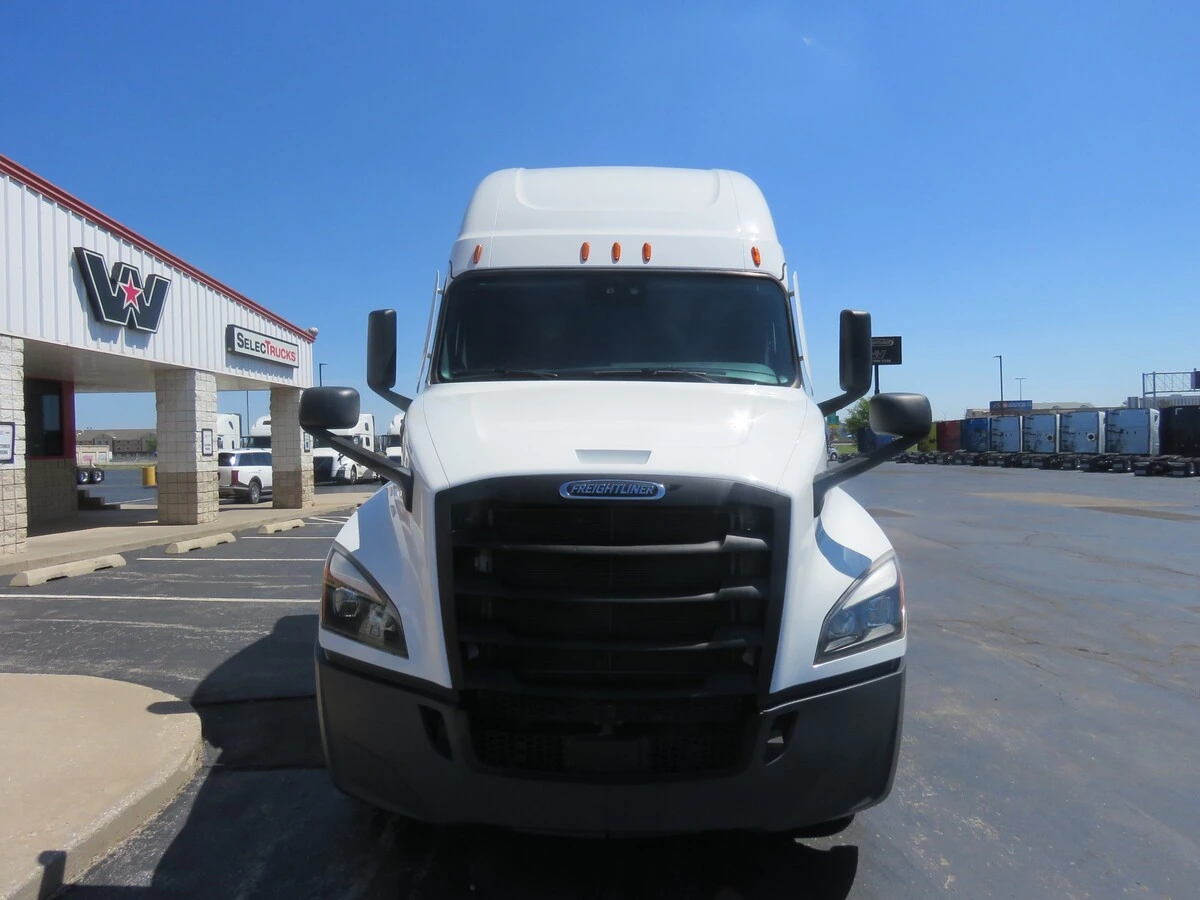2023 Freightliner Cascadia - image 10