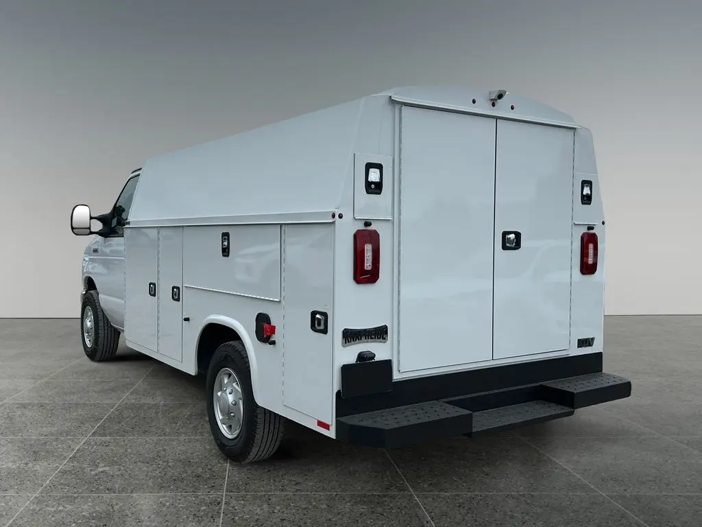 2026 Ford E-350 Base photo 4