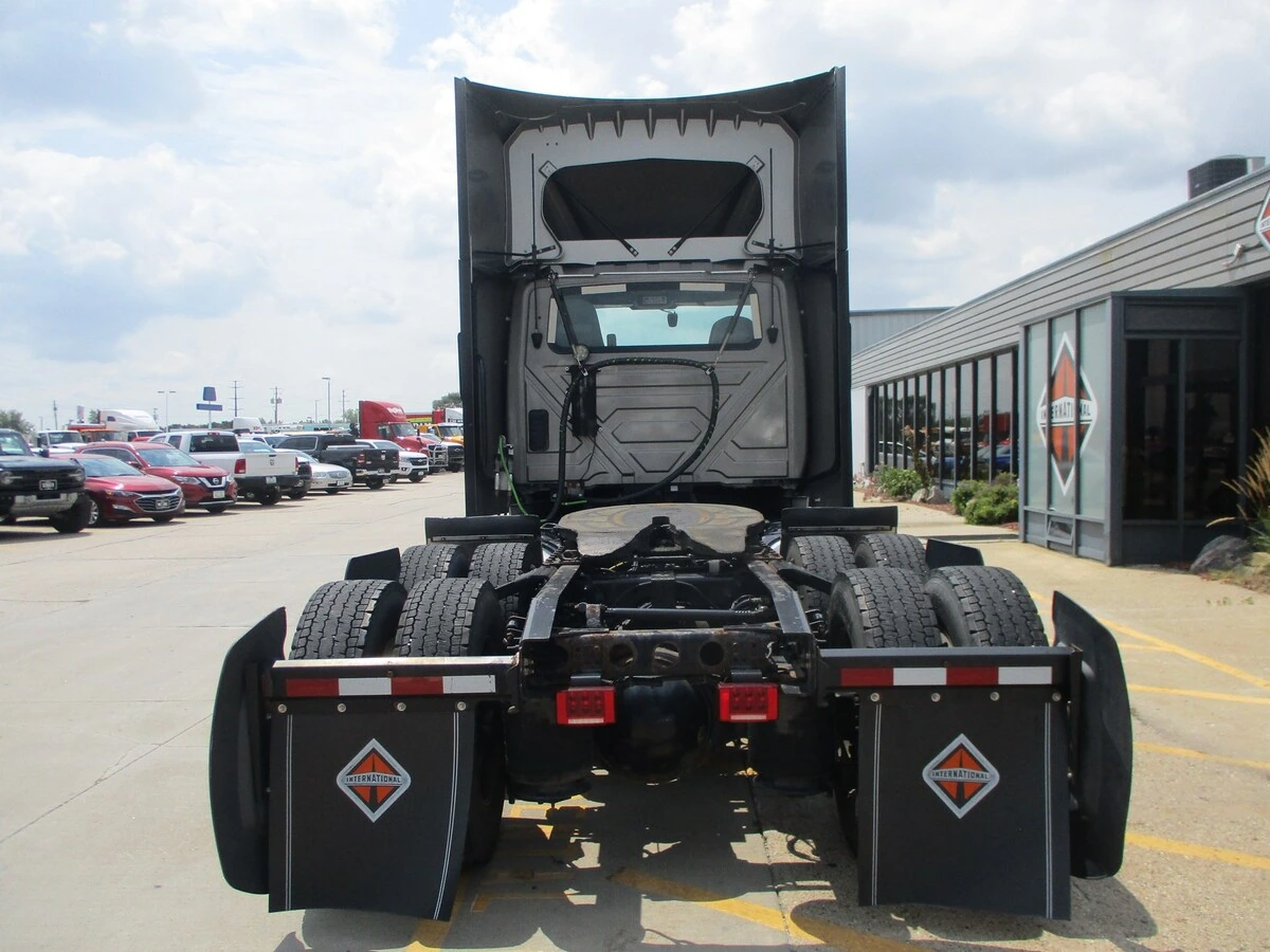 2022 International LT in Altoona, IA — photo 4