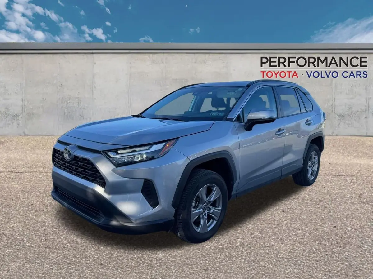 2023 Toyota RAV4 XLE's photo