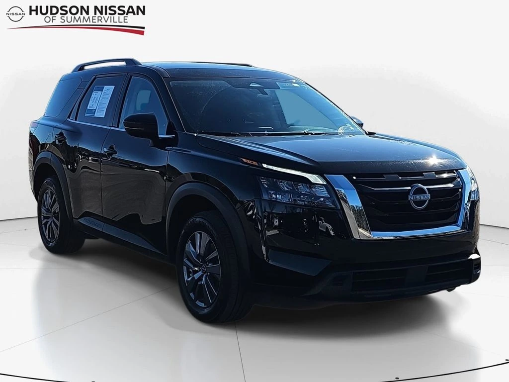 2024 Nissan Pathfinder SV's photo