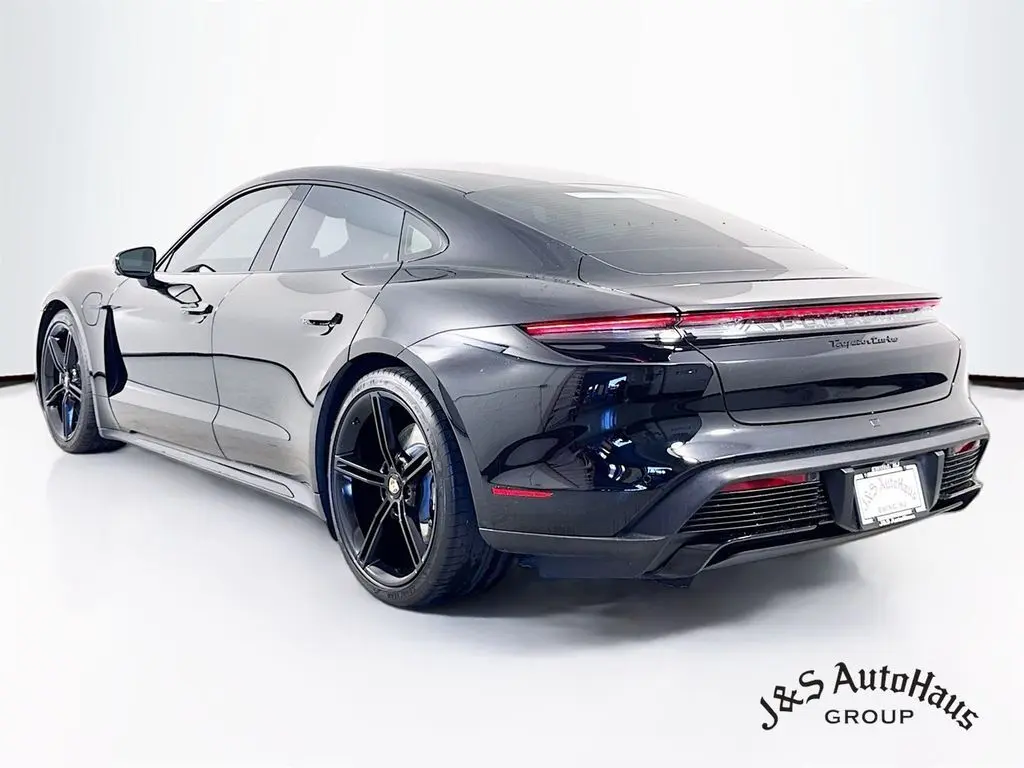 2021 Porsche Taycan Turbo photo 5