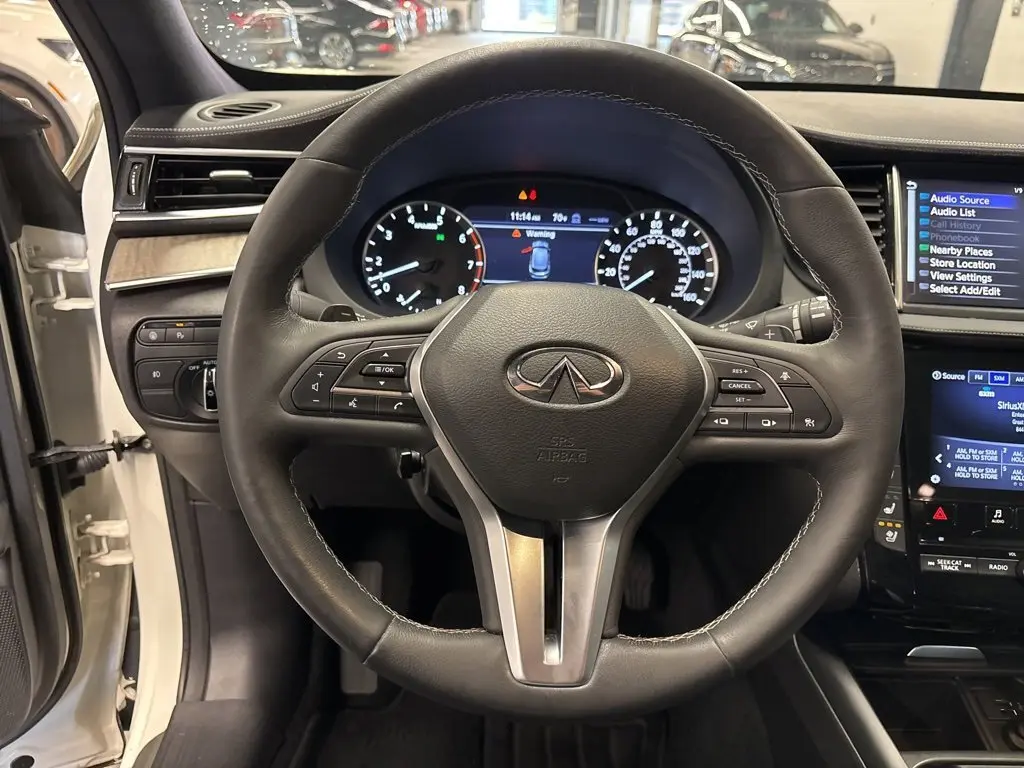 2019 Infiniti QX50 Essential AWD photo 17