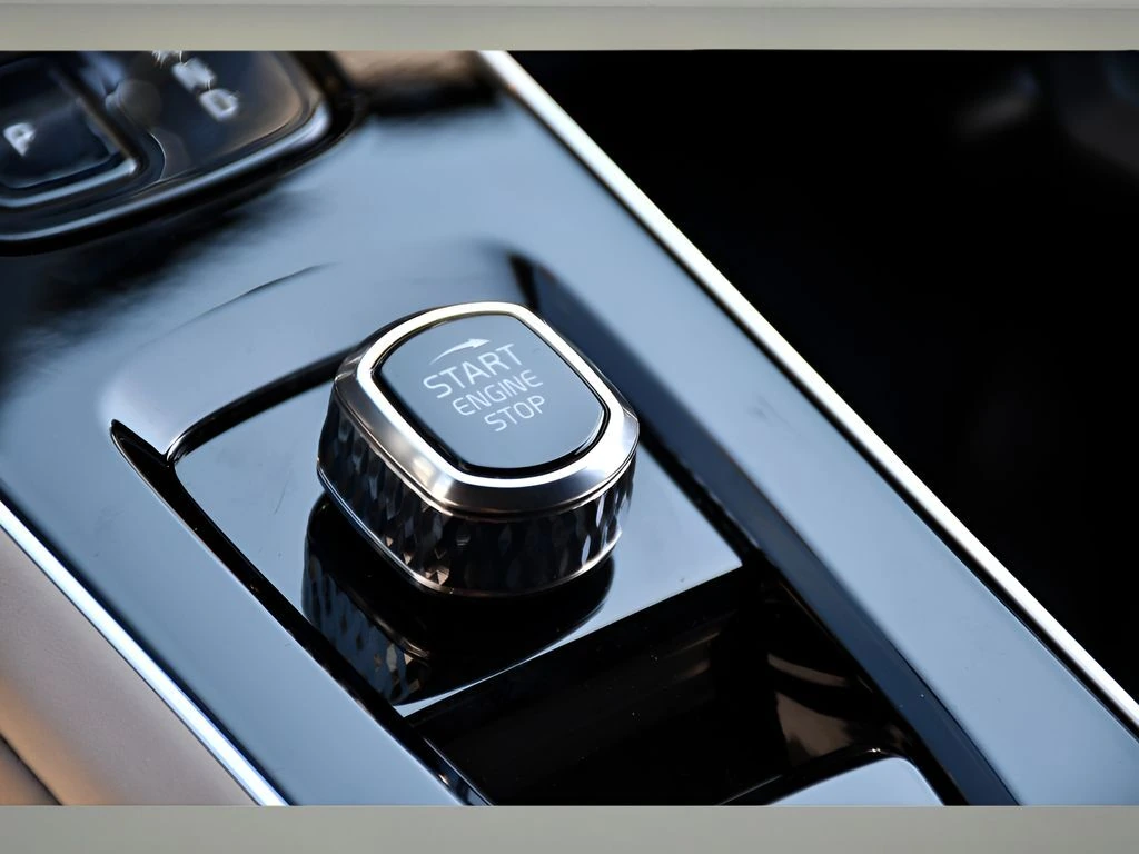2026 Volvo XC90 Plus - Photo 38