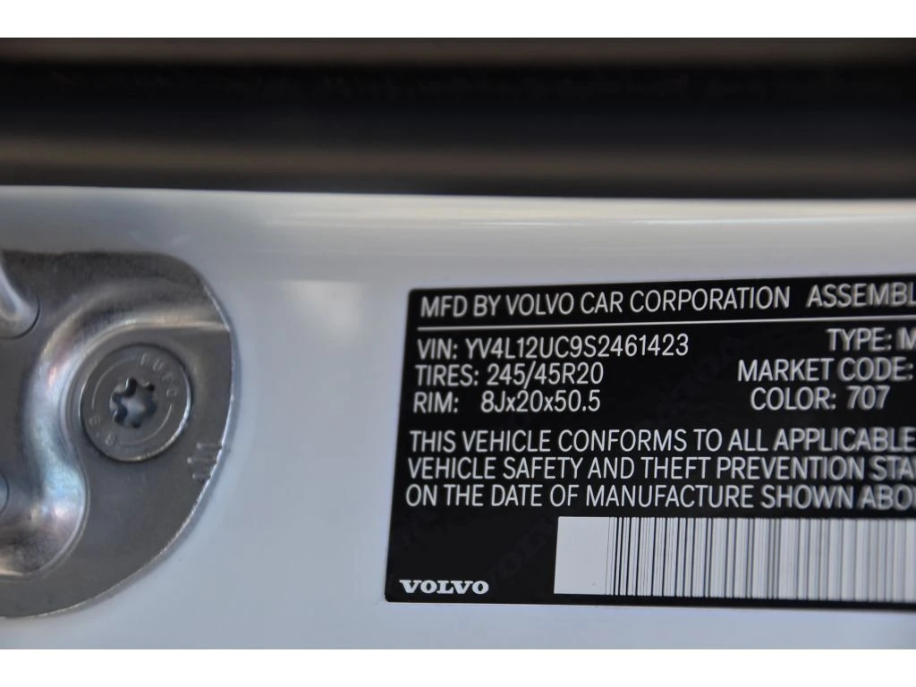 2025 Volvo - image 36