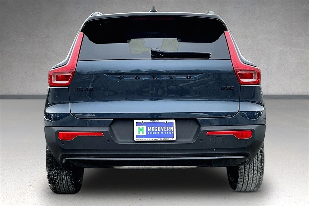 2026 Volvo - image 4