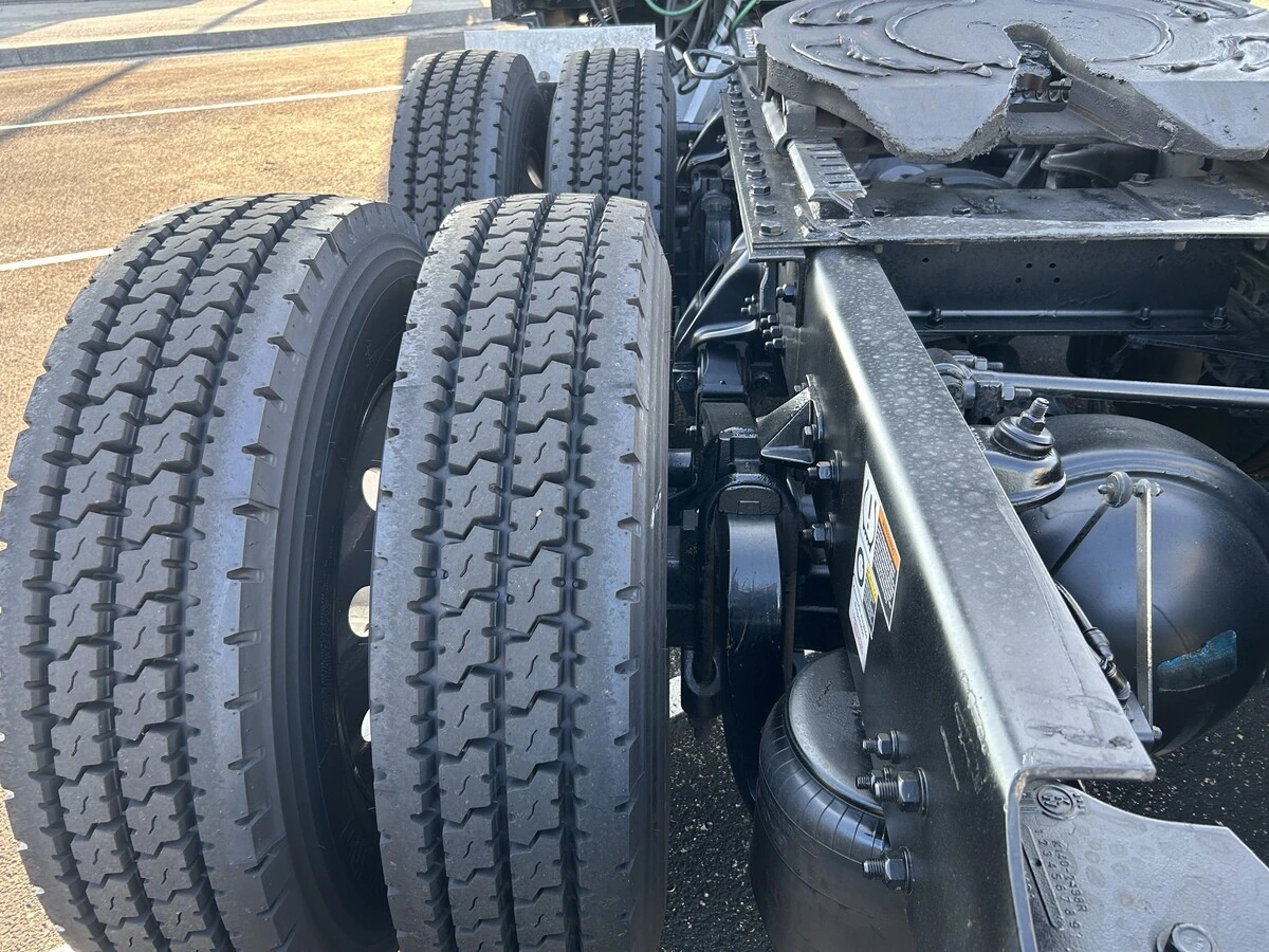 2023 Kenworth T680 — photo 6