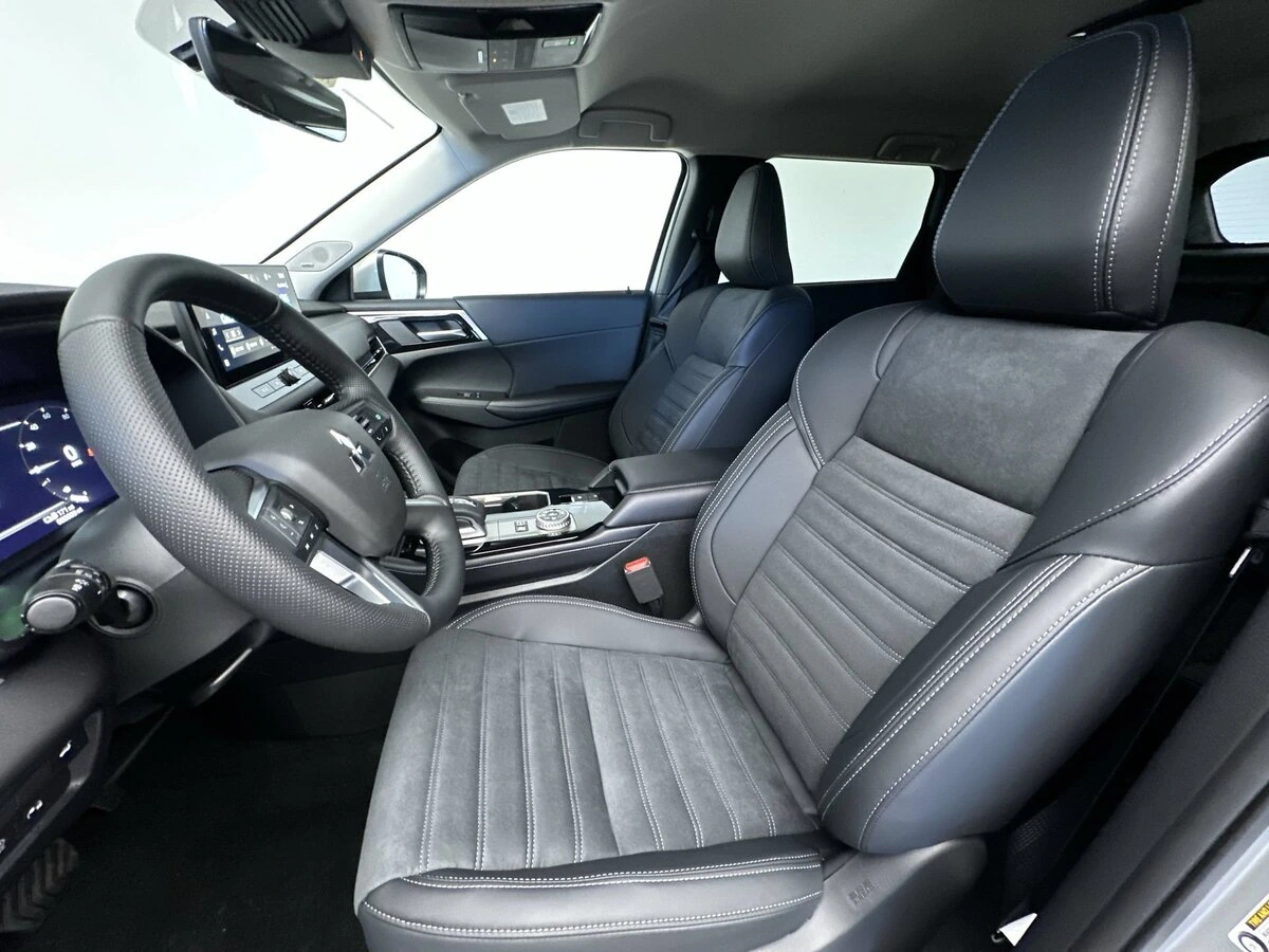 2026 Mitsubishi Outlander Plug-in Hybrid SE - Photo 12