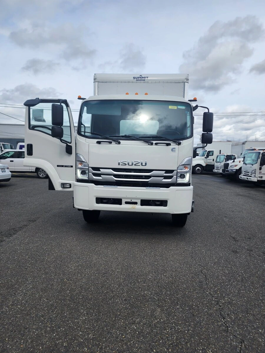 2025 Isuzu FTR — photo 2