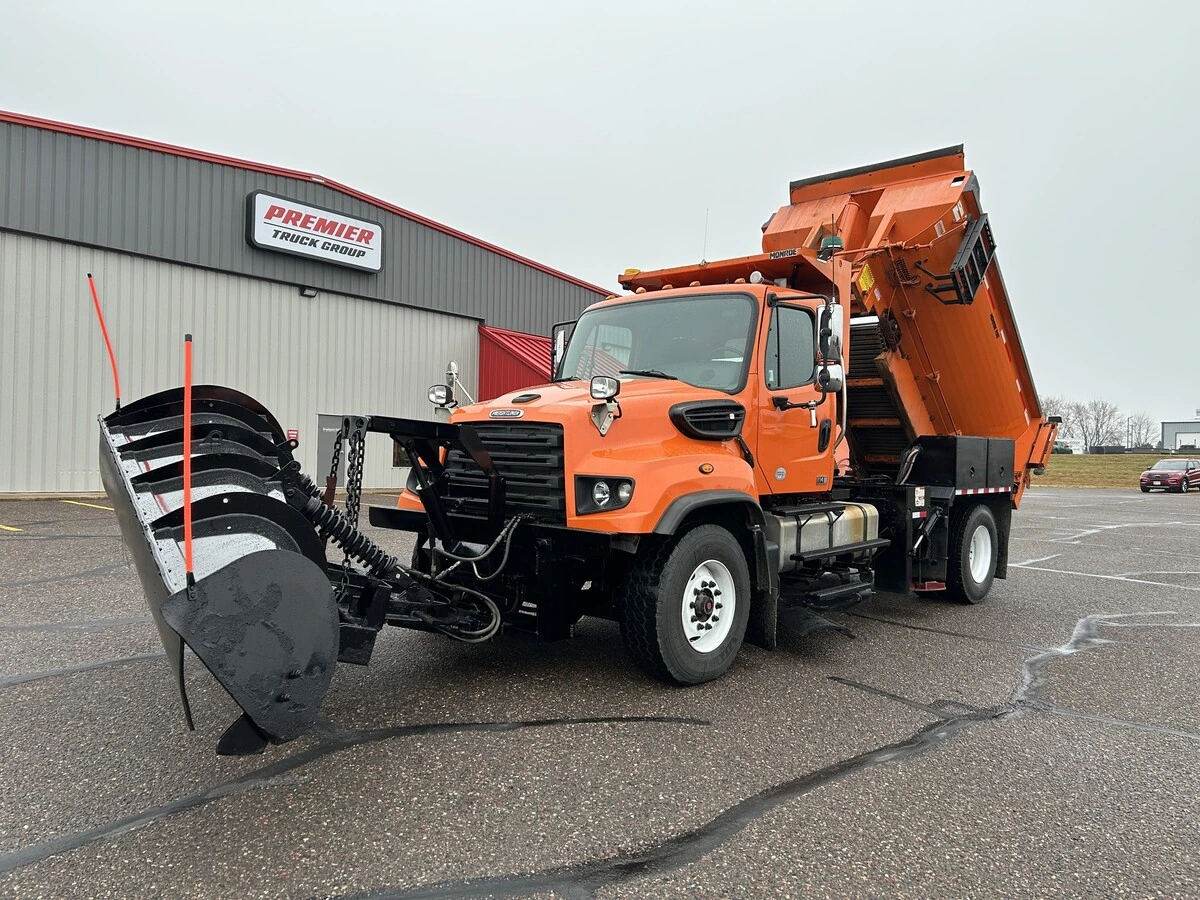 2015 Freightliner 114SD - image 1