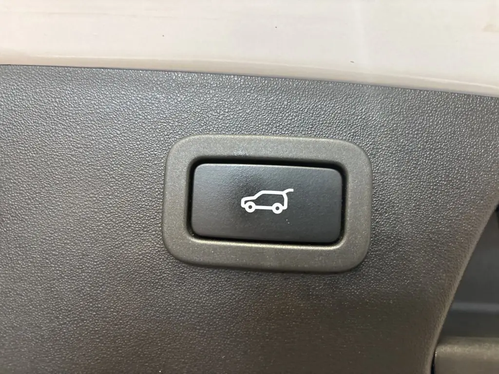 2021 Jaguar E-PACE P250 SE photo 24