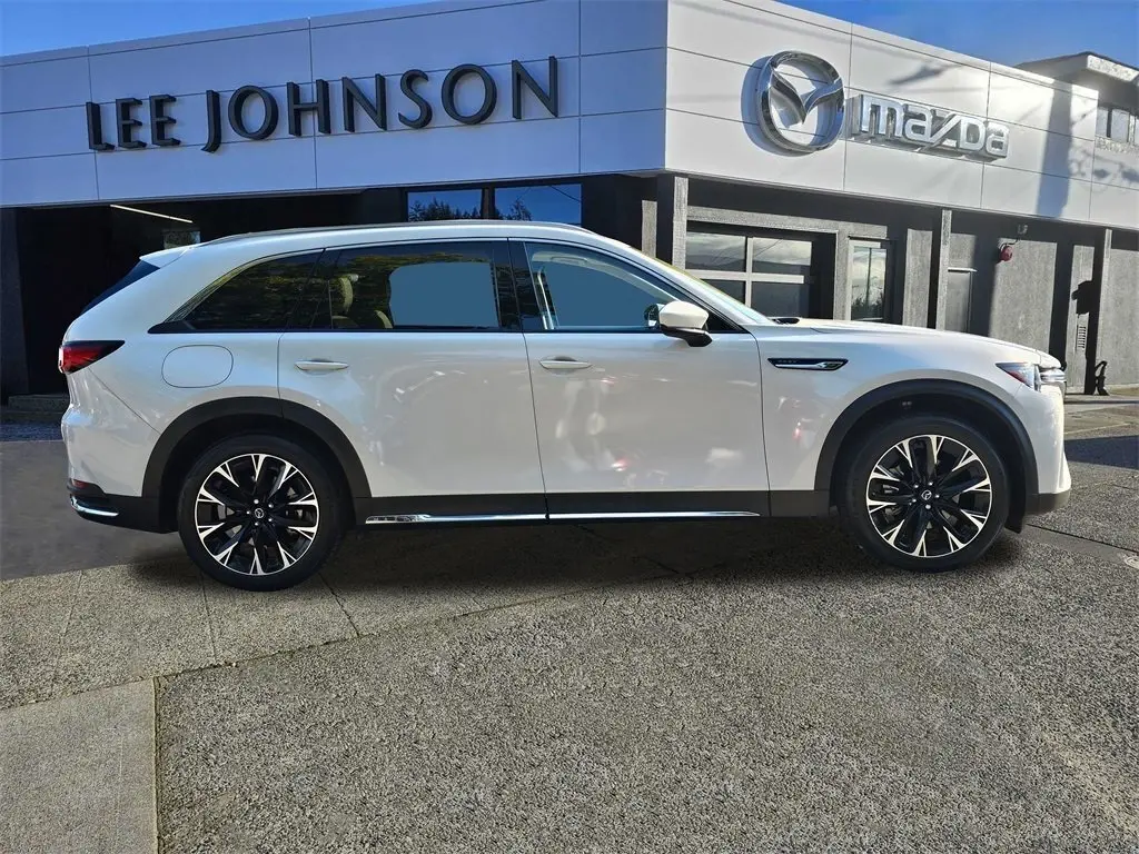 2024 Mazda CX-90 Plug-in Hybrid Premium photo 6
