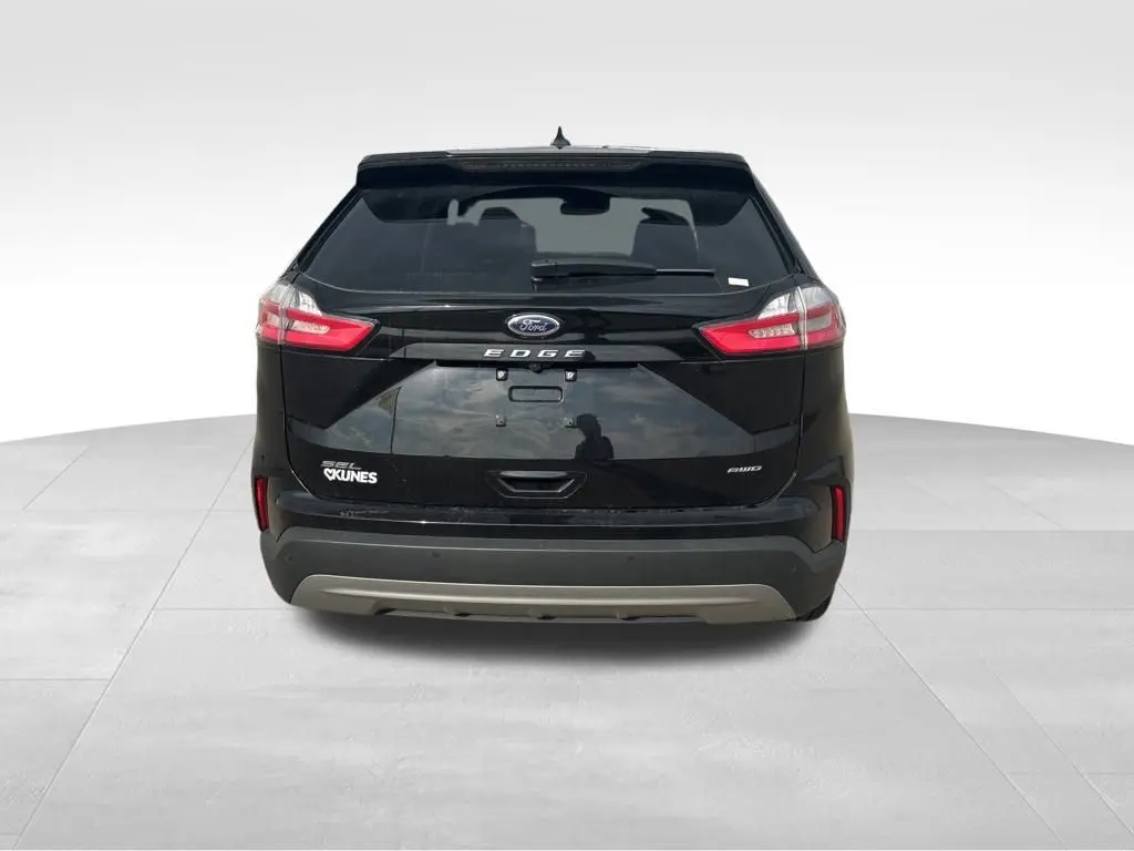 2024 Ford Edge SEL photo 3