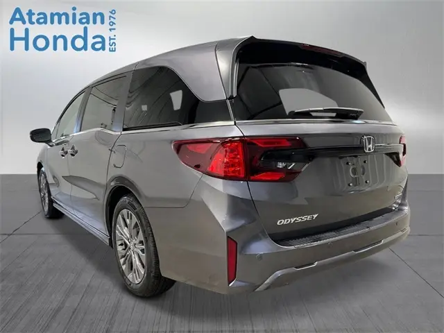 2026 Honda Odyssey Touring photo 3