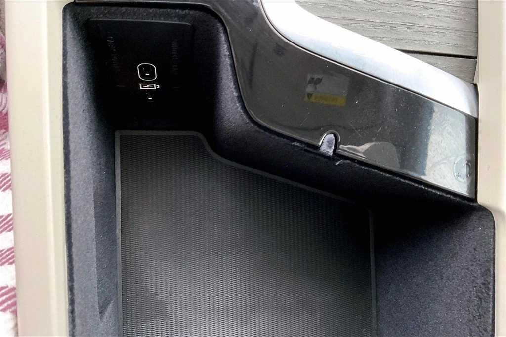 2024 Volvo - image 16