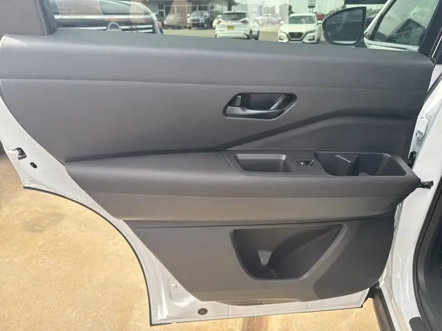 2026 Nissan Rogue SV photo 16